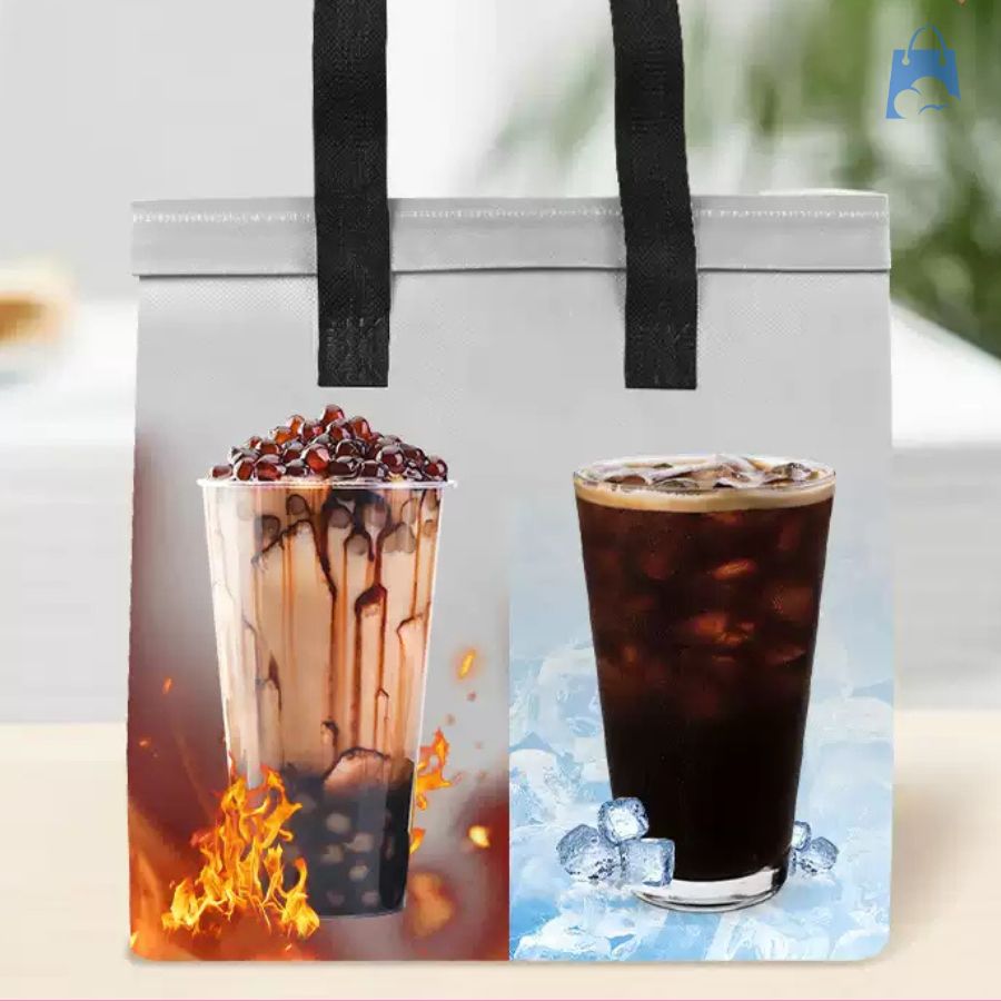 Túi Giữ Nhiệt Đựng Cà Phê: Người Bạn Đồng Hành Hoàn Hảo Cho Những Chuyến Đi Nghệ Thuật! Túi giữ nhiệt đựng cà phê có hình minh họa nóng – lạnh – lý tưởng cho các quán bán mang đi cần hình ảnh trực quan, bắt mắt.