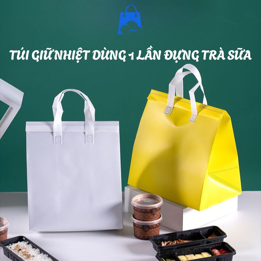 Túi Giữ Nhiệt Dùng Một Lần Cho Trà Sữa, Cà Phê – Rẻ Mà Vẫn Giữ Lạnh Tốt Hai Túi giữ nhiệt dùng một lần màu trắng và vàng dùng một lần, đặt cạnh hộp cơm và hộp canh, thích hợp giao trà sữa, đồ ăn
