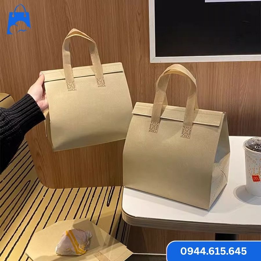 Gợi Ý Túi Giữ Nhiệt Trà Sữa Đẹp Tiện Lợi Cho Quán Cafe, Trà Sữa Giao Hàng Túi giữ nhiệt trà sữa màu be, quai cùng màu, kiểu dáng hiện đại, tiện lợi mang đi làm hoặc giao hàng