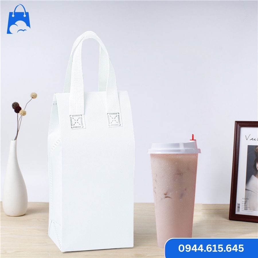 Gợi Ý Túi Giữ Nhiệt Trà Sữa Đẹp Tiện Lợi Cho Quán Cafe, Trà Sữa Giao Hàng Túi giữ nhiệt 1 ly màu trắng, kiểu dáng nhỏ gọn, phù hợp đựng trà sữa mang đi, giữ nhiệt tốt